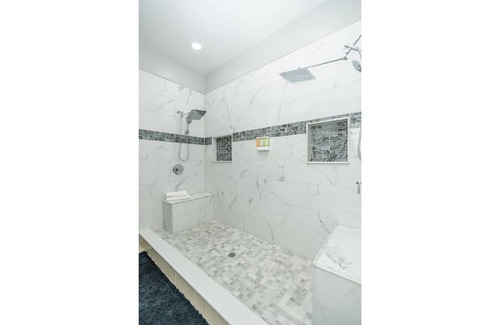 Wellington House | Ideal Retreat: Private Pool & Game Room near Disney