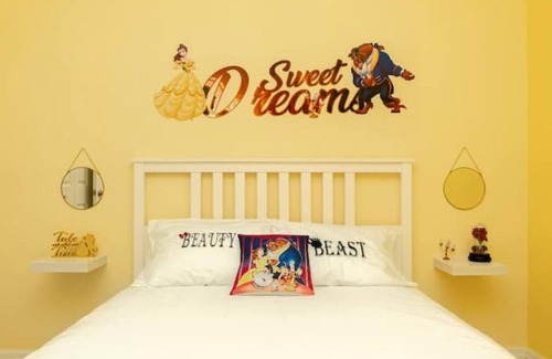Wellington House | Ideal Retreat: Private Pool & Game Room near Disney