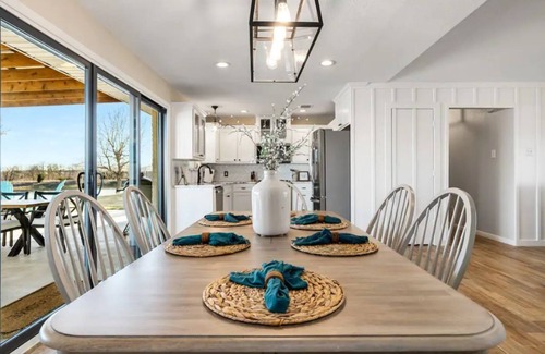 China Spring House | Unwind at Honey Farms: Pool, Hot Tub & Private Lake Retreat