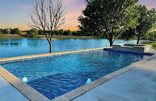 China Spring House | Unwind at Honey Farms: Pool, Hot Tub & Private Lake Retreat