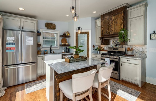 Monroe House | Private Pool & Hot-tub! Walk Downtown; Large Porch; King Beds; Spacious