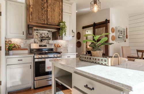 Monroe House | Private Pool & Hot-tub! Walk Downtown; Large Porch; King Beds; Spacious