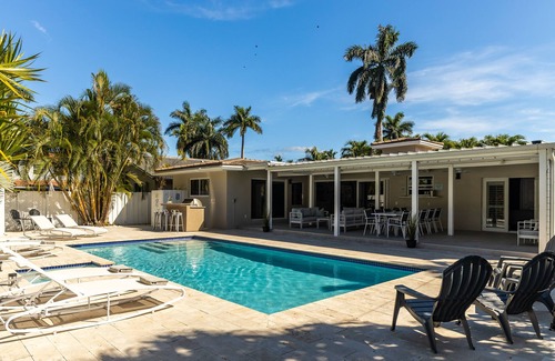 Hollywood Lakes House | Relax in a Private Pool House Just 1 Mile from the Beach