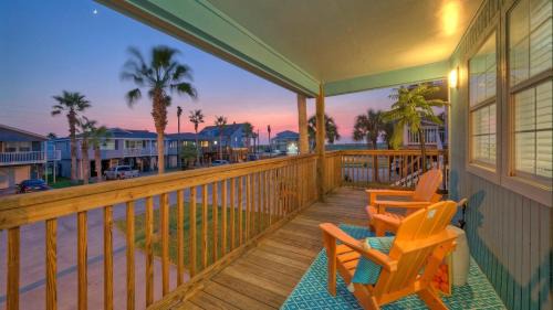 Leeward Sands House | Vibrant South By Sunkissed with Private Pool & Pet-Friendly
