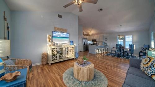 Leeward Sands House | Vibrant South By Sunkissed with Private Pool & Pet-Friendly