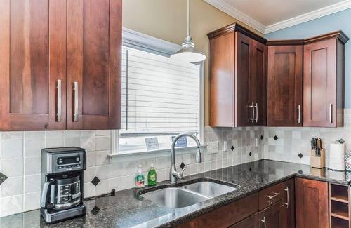 Savannah House | Private Pool Access Near Savannah - Peachy Pied-à-Terre