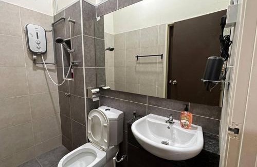 Taman Mount Austin House | Private Pool Modern Holiday Home Mount Austin JB