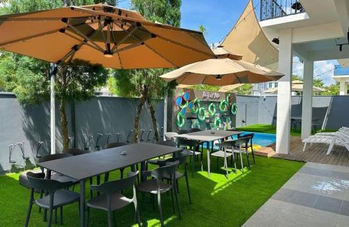 Taman Mount Austin House | Private Pool Modern Holiday Home Mount Austin JB