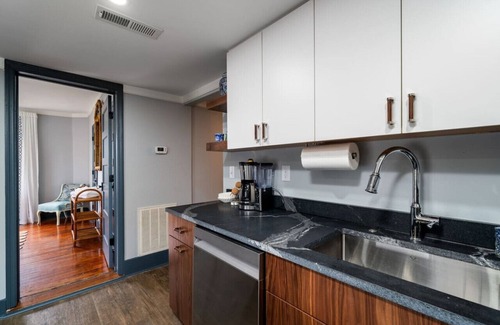 Downtown Charleston Apartment | Historic Elegance with Family-Friendly Amenities in Downtown Chs
