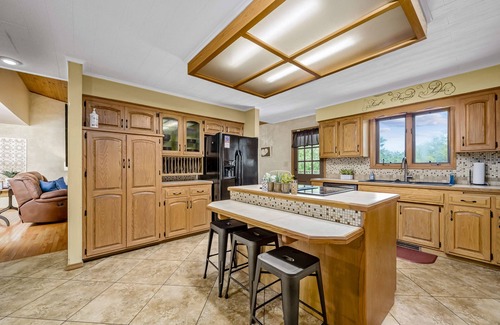 Branson House | Retreat with Private Pool on 2 Acres - Rated 10/10!