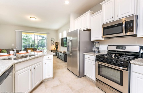 Loughman Cottage | Indulgent Getaway with Private Pool and Free Waterpark Fun!