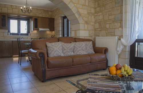 Koulkouthiana Villa | Tranquil Stone Villa with Private Pool and BBQ Retreat