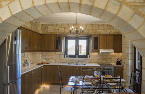 Koulkouthiana Villa | Tranquil Stone Villa with Private Pool and BBQ Retreat