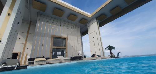 South Pattaya Apartment | Indulge in a Private-Pool Suite at Copacabana Pattaya