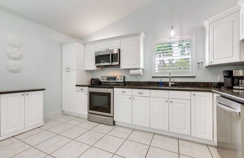 Juno Beach House | Private Pool + Backyard: Villa in North Palm Beach