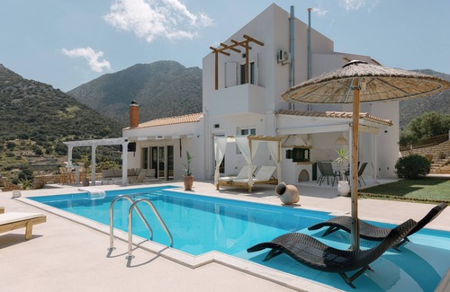 Bali Villa | Private Pool Villa, Sea Views, BBQ,close to Beach