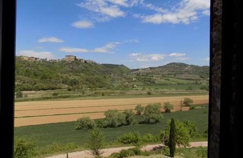 Fabro Scalo Villa | Peaceful Villa with Private Pool near Town and WiFi