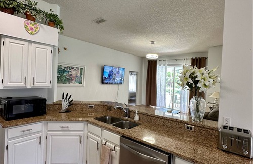 Chatham Park House | Inviting Retreat: Private Pool & Lake View Near Disney