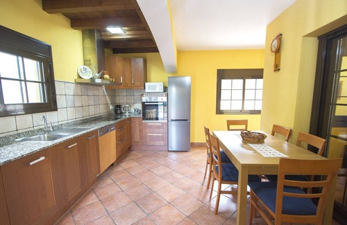 Sils Villa | Private Pool Retreat Near BCN and Costa Brava Awaits!