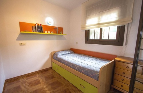Sils Villa | Relax in a Private Pool Near BCN and Costa Brava