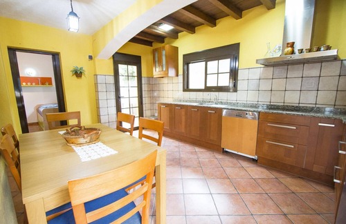 Sils Villa | Relax in a Private Pool Near BCN and Costa Brava