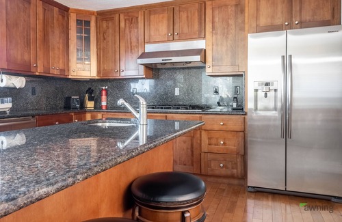 Fairview House | Elegant 4BR Retreat in Heart of SF Bay Area, Rated 9.6