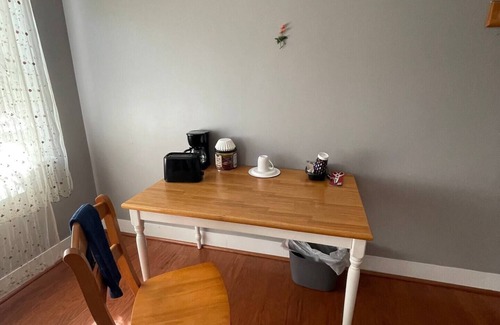 Albany House | Cozy Forever: Private 1-Bedroom Retreat Near Phoebe
