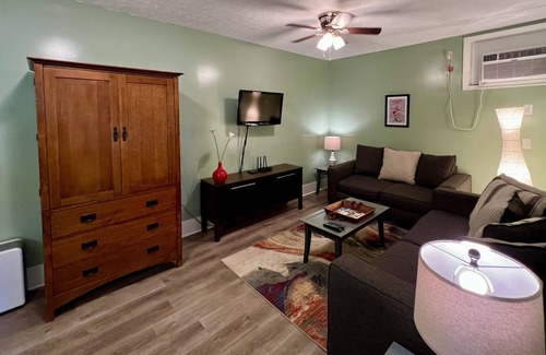 Nashville Cottage | Serene Cottage Retreat Near Downtown Nashville - Pet Friendly