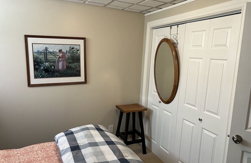 Valley Ridge Bed & Breakfast | Cozy Basement Retreat with Kitchen – Guest Rated 10/10