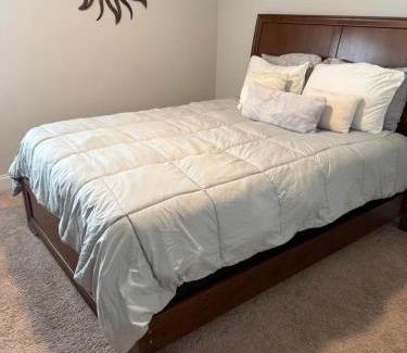 Decatur House | Immaculate Bachelor Pad with Free Parking & Hot Tub