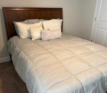 Decatur House | Immaculate Bachelor Pad with Free Parking & Hot Tub