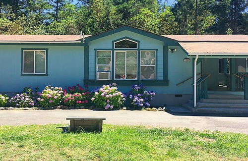 Willow Creek House | Serene Willow Creek Retreat with Breakfast & Family Amenities