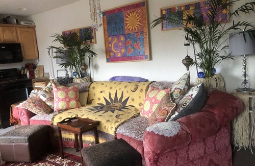 Sea Retreat House | Cozy Ocean View Retreat for Couples: Steps from Dining & Music