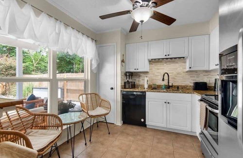 Northeast Pensacola House | Ideal Retreat with Pool in Downtown PNS & Beach Access