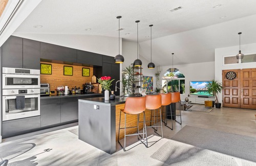 Encinitas House | Exclusive Coastal Retreat for Eight in Encinitas