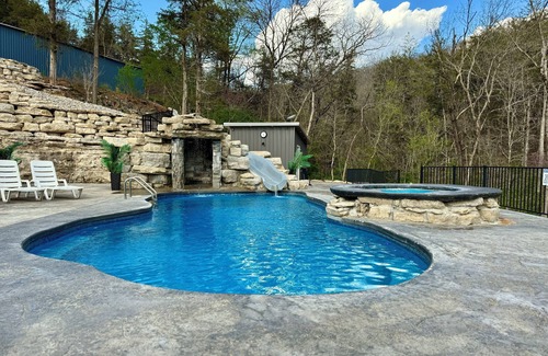 Ponce De Leon House | Private Retreat: HEATED Pool, Dock & Gym on 100 Acres!
