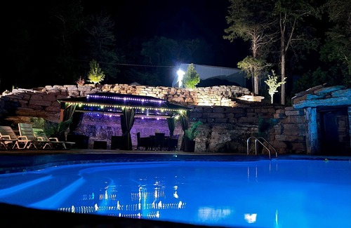 Ponce De Leon House | Private Retreat: HEATED Pool, Dock & Gym on 100 Acres!