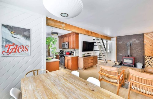 Jewett House | Relaxing Retreat Close to Town and Beautiful Mountains