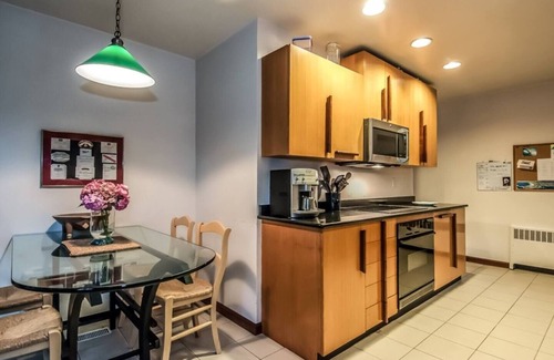 McLean House | Tranquil Retreat Near GW Parkway, DC | Pet Friendly & Family-Friendly