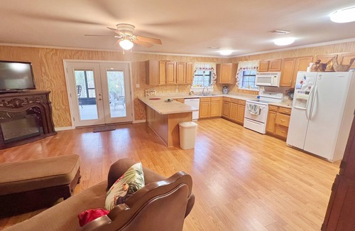Eufaula House | Serene Retreat on Beautiful Lake Eufaula with Family Amenities
