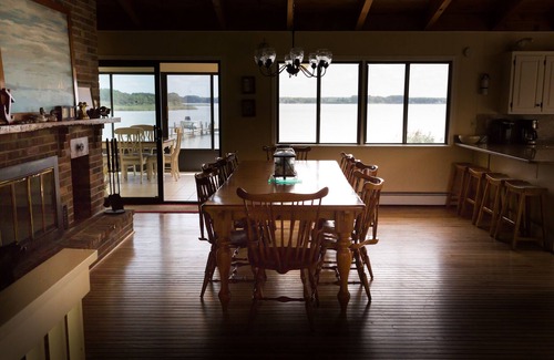 Sherwood House | Exquisite Private Retreat with Breathtaking Water Views