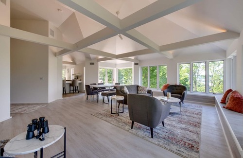 Covington House | Scenic Private Retreat with Downtown Cincinnati Views