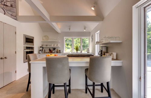 Covington House | Scenic Private Retreat with Downtown Cincinnati Views