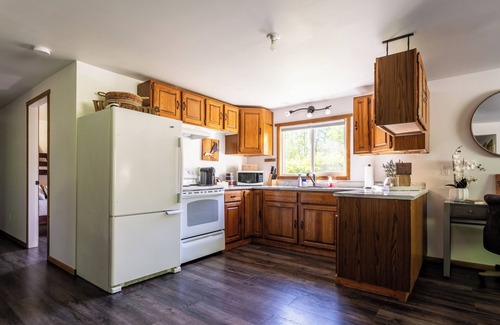 Port Alberni House | Riverfront Retreat for Families with Pool and Spa Amenities