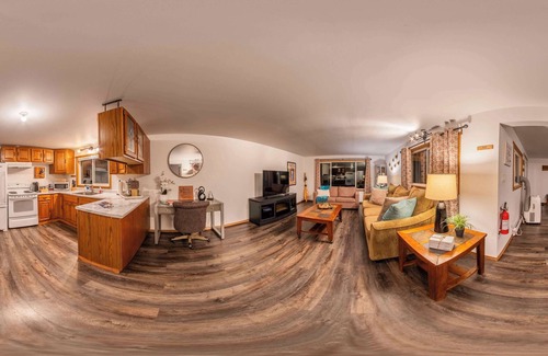 Port Alberni House | Riverfront Retreat for Families with Pool and Spa Amenities