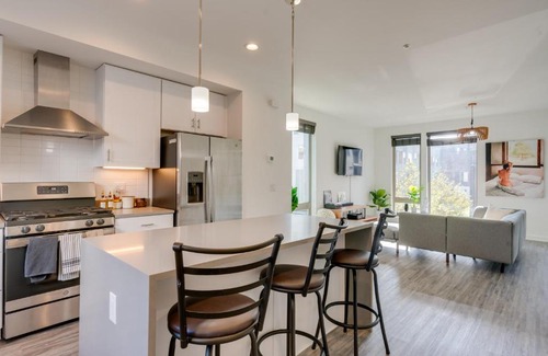 Olde Richmond House | Modern Philadelphia Retreat with Private Rooftop Escape