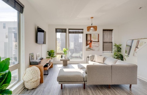 Olde Richmond House | Modern Philadelphia Retreat with Private Rooftop Escape