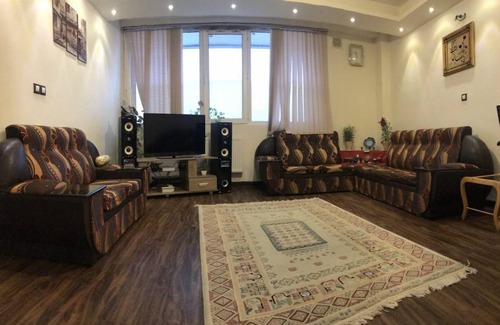 Shīrāz Resort | Cozy Private Room for 2 Guests with Kitchen Access