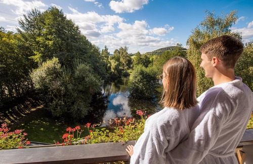 Lam Resort | Cozy Private Room for 2 with Pool and Pet-Friendly Options
