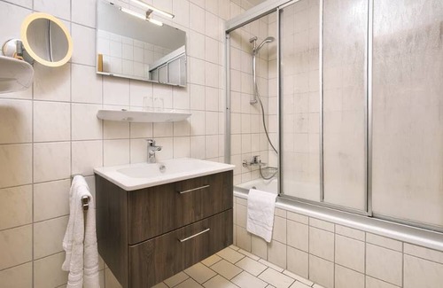 Lam Resort | Cozy Private Room for 2 with Pool and Pet-Friendly Options